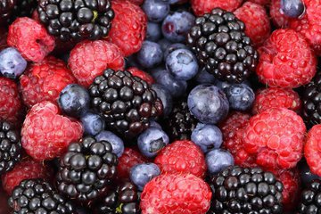 Диетолог Белоусова: свежие фрукты и ягоды нельзя есть при гастрите или язве