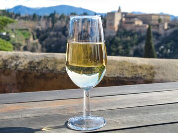 Врач Уитли: просекко истончает эмаль