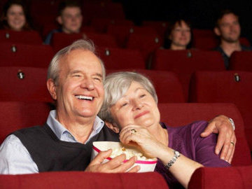 Исследователи: театры и музеи полезны для людей старше 50 лет