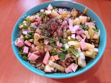 Гастроэнтеролог Бутенко запретила хранить окрошку больше часа