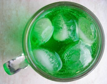 101-летняя британка считает лимонад секретом долголетия