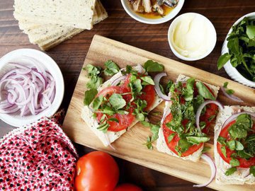 Гастроэнтеролог Знахаренко рассказала о правилах организации ужина