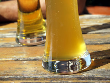 Врач Казанцев: при низком самоконтроле стоит отказаться от спиртного