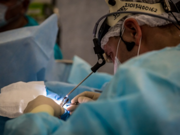 Врачи извлекли из желудка 16-летней девушки огромный ком волос