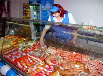 Диетологи: дешевые сосиски, консервы и полуфабрикаты убивают людей изнутри