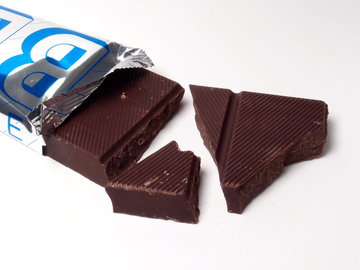 Психиатр Семченков: шоколад и прогулки улучшат настроение