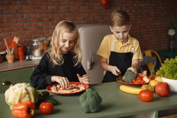 Диетолог Басова: справиться с ожирением ребенку поможет пищевой дневник