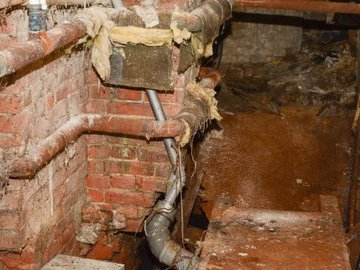 В Липецке сотрудники МЧС вытащили из подвала 53-летнего мужчину