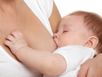 Врачи рассказали об употреблении алкоголя при грудном вскармливании