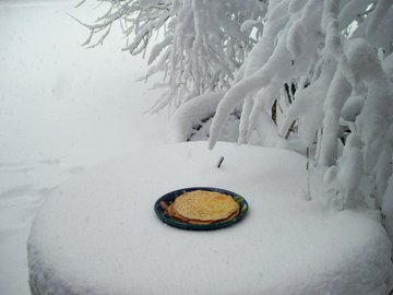 Врач Ахуньянова: прокисшее молоко для блинов грозит отравлением