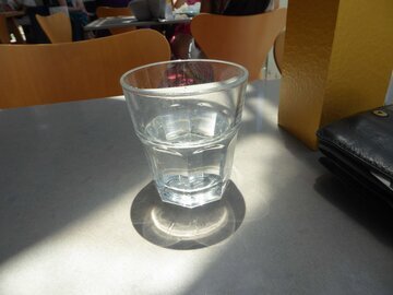 Эндокринолог Одерий: вода спасет от запоров в пост