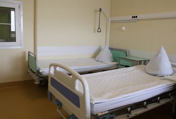 Врач Кондырев назвал переломы и ожоги частыми травмами в майские