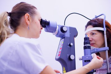 Офтальмолог Крестьянинова: зрение ухудшается из-за регулярного недосыпа