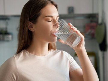 Вода: почему она важна для здоровья и как пить достаточное количество
