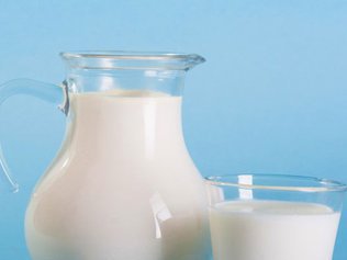 Китайские ученые советуют соотечественникам начать пить молоко - оно полезное...