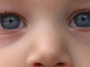 В детском глазу бусину не увидели...