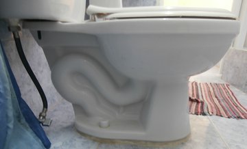 Терапевт Хан: сиденье в туалете со смартфоном приводит к геморрою