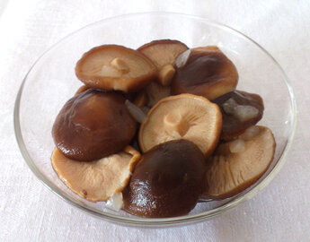 Диетолог Залетова запретила закусывать алкоголь грибами