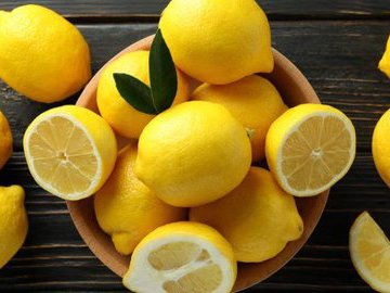 Врач-гастроэнтеролог объяснил, почему опасно добавлять лимон в чай