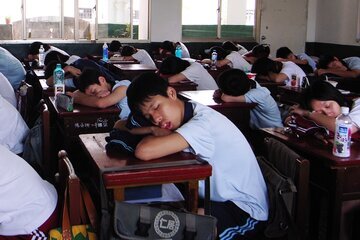 Врач Лапа: плотный ужин вызывает осеннюю сонливость