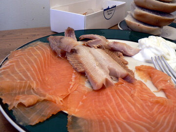 Диетолог Семирядов: рыба и бобовые помогут похудеть к Новому году