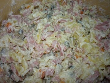 Врач Кашух: майонезный салат хранится 12 часов