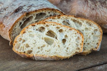 Может ли цельнозерновой хлеб вызвать воспаление кишечника? Ответ эксперта