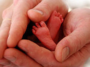 Первая в мире девочка из пробирки стала мамой