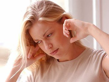 С чем связан шум в ушах и как от него избавиться