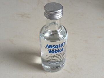 Нарколог Шуров: домашний алкоголь на курортах опасен