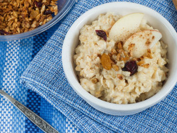 Диетологи рассказали, чем полезна овсяная каша