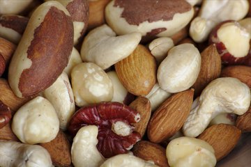 Микрохирург Энаят: магний в орехах сохраняет молодость