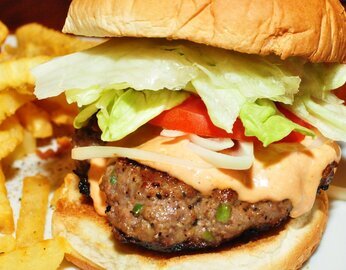 Диетолог Джутова: у любителей фастфуда развивается диабет