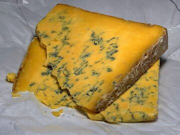 Врач Сластен: сыр с плесенью запрещен беременным